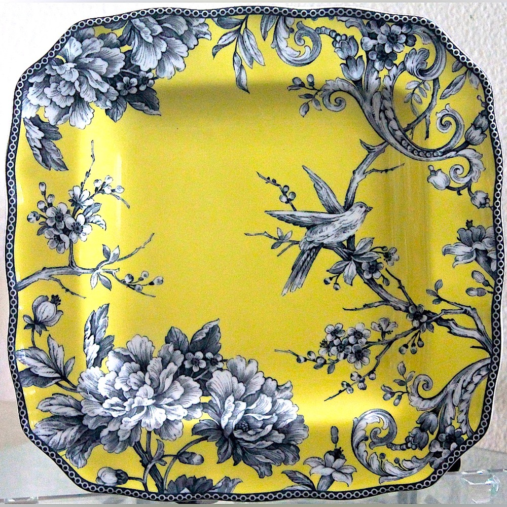 222 FIFTH ADELAIDE YELLOW SQUARE DINNER PLATE 11 INCH NEW BIRD